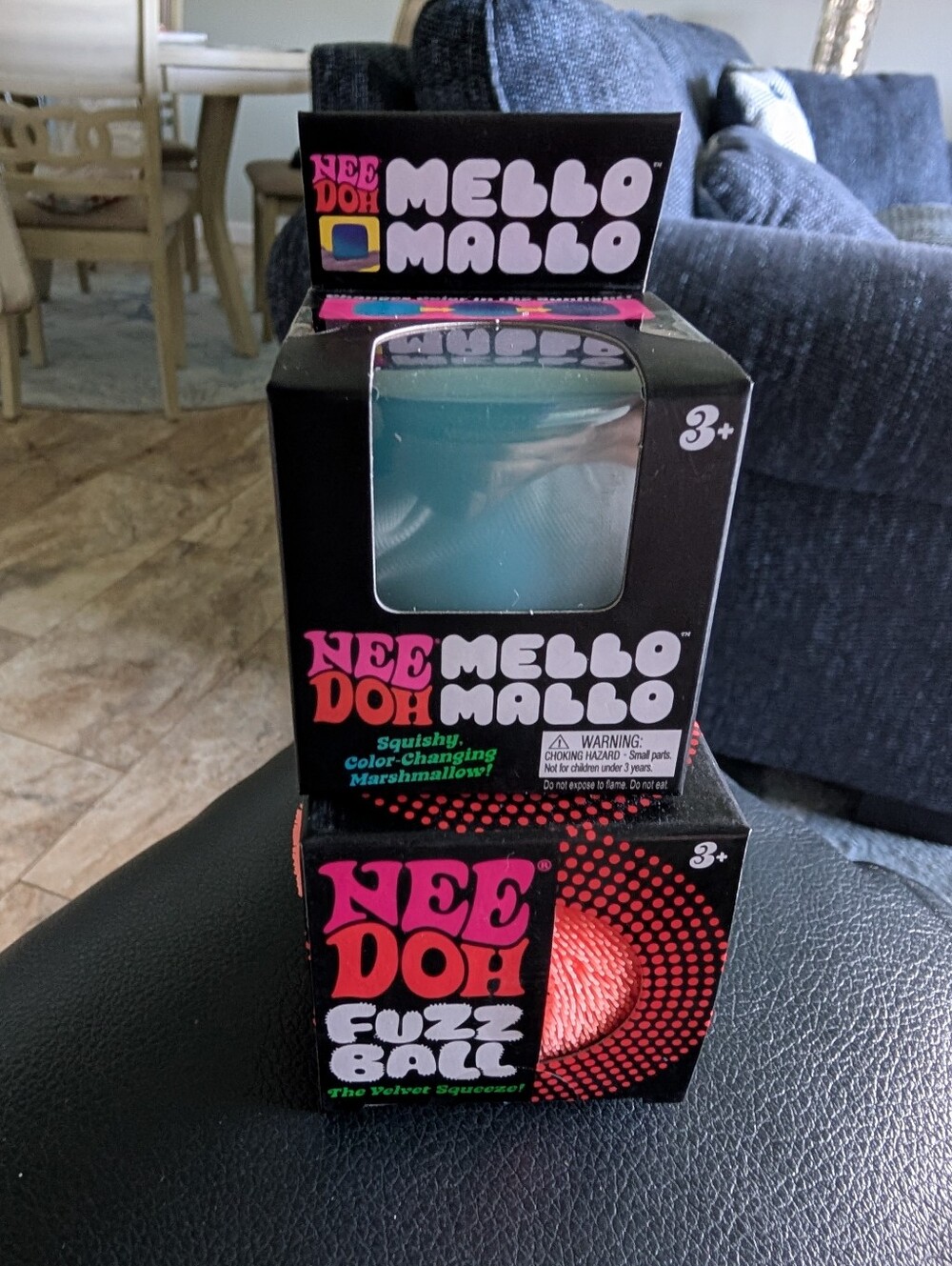 2 Fav needohs!Mello Mallo Color-Changing Stress Ball - Blue Fuzz Ball Orange NEW